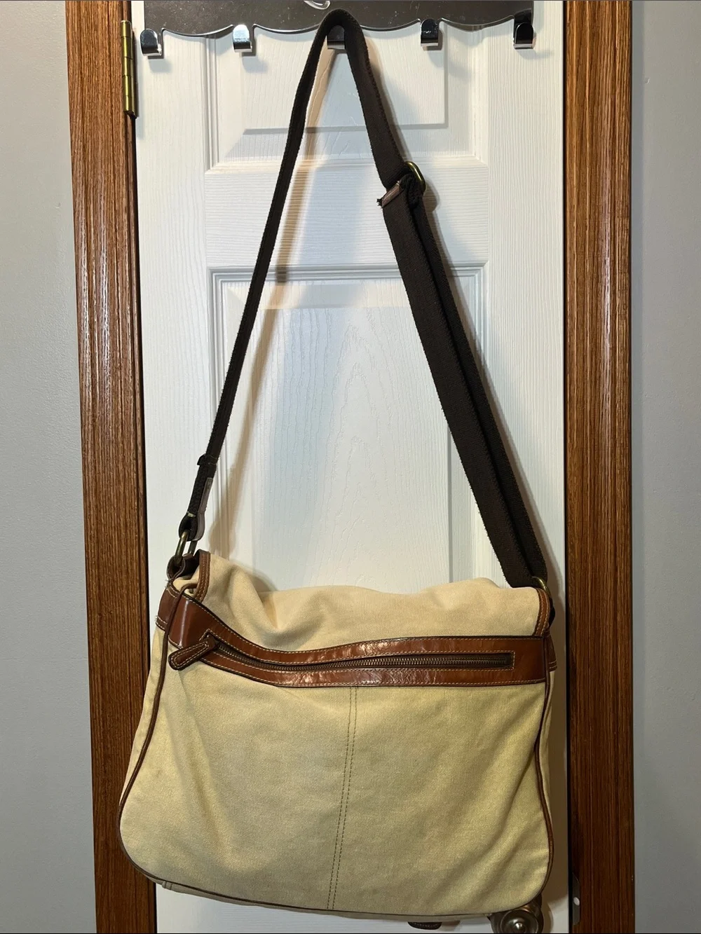 FOSSIL Tan Canvas w/ Brown Leather Trim & Brown Strap Messenger Bag Commuter Bag